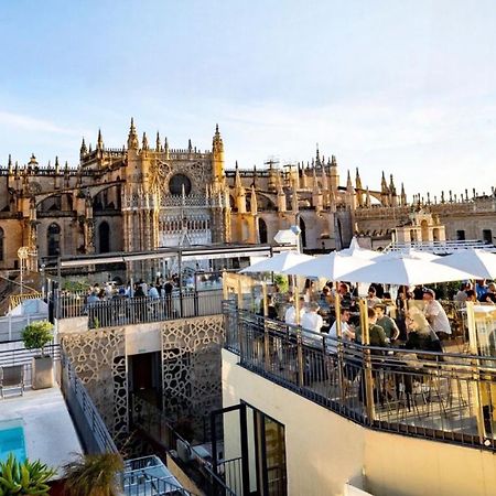 Eme Catedral Mercer Hotel Sevilla Bagian luar foto The roof terrace of the hotel
