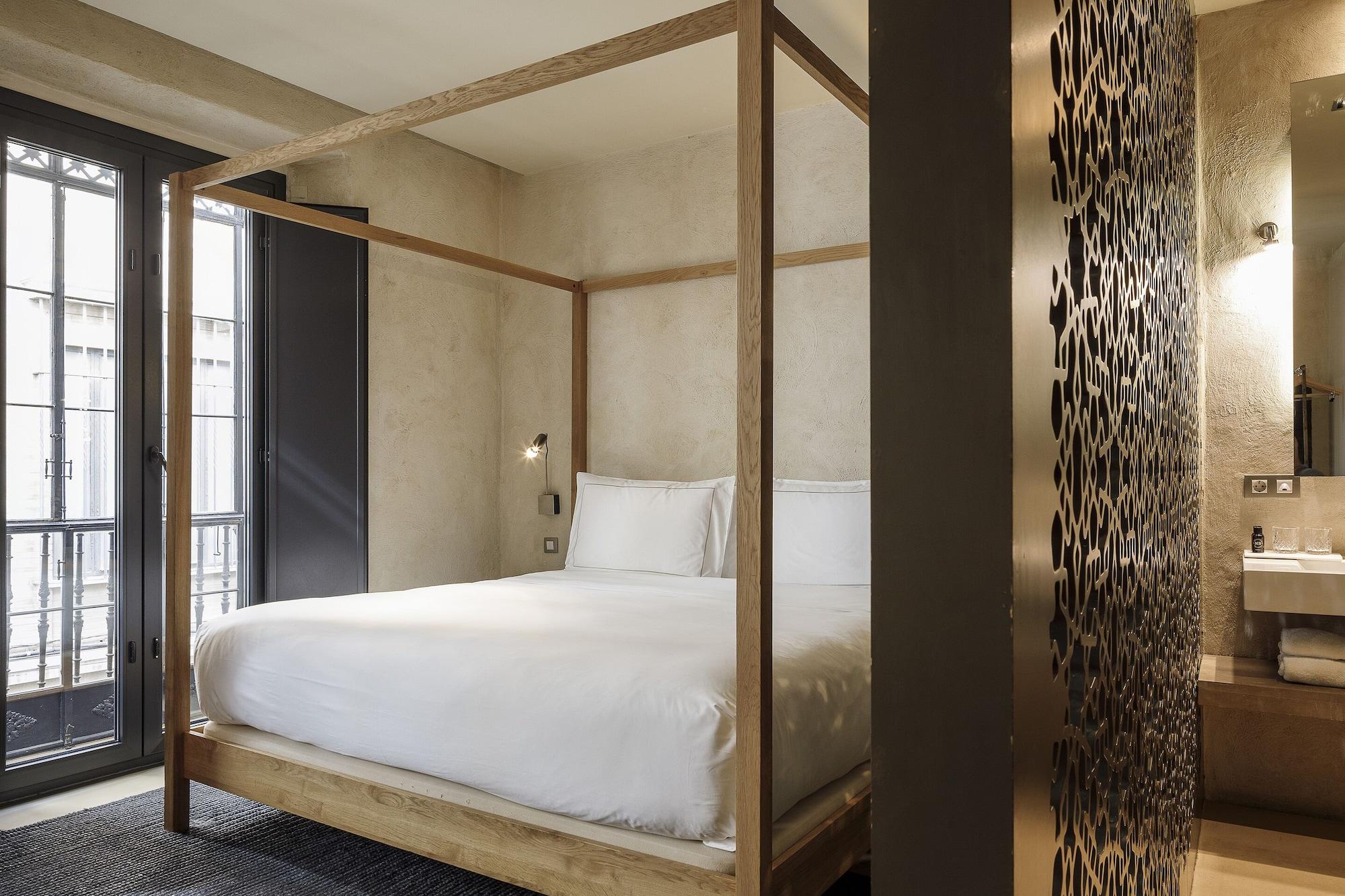 Eme Catedral Mercer Hotel Sevilla Bagian luar foto A room at the hotel