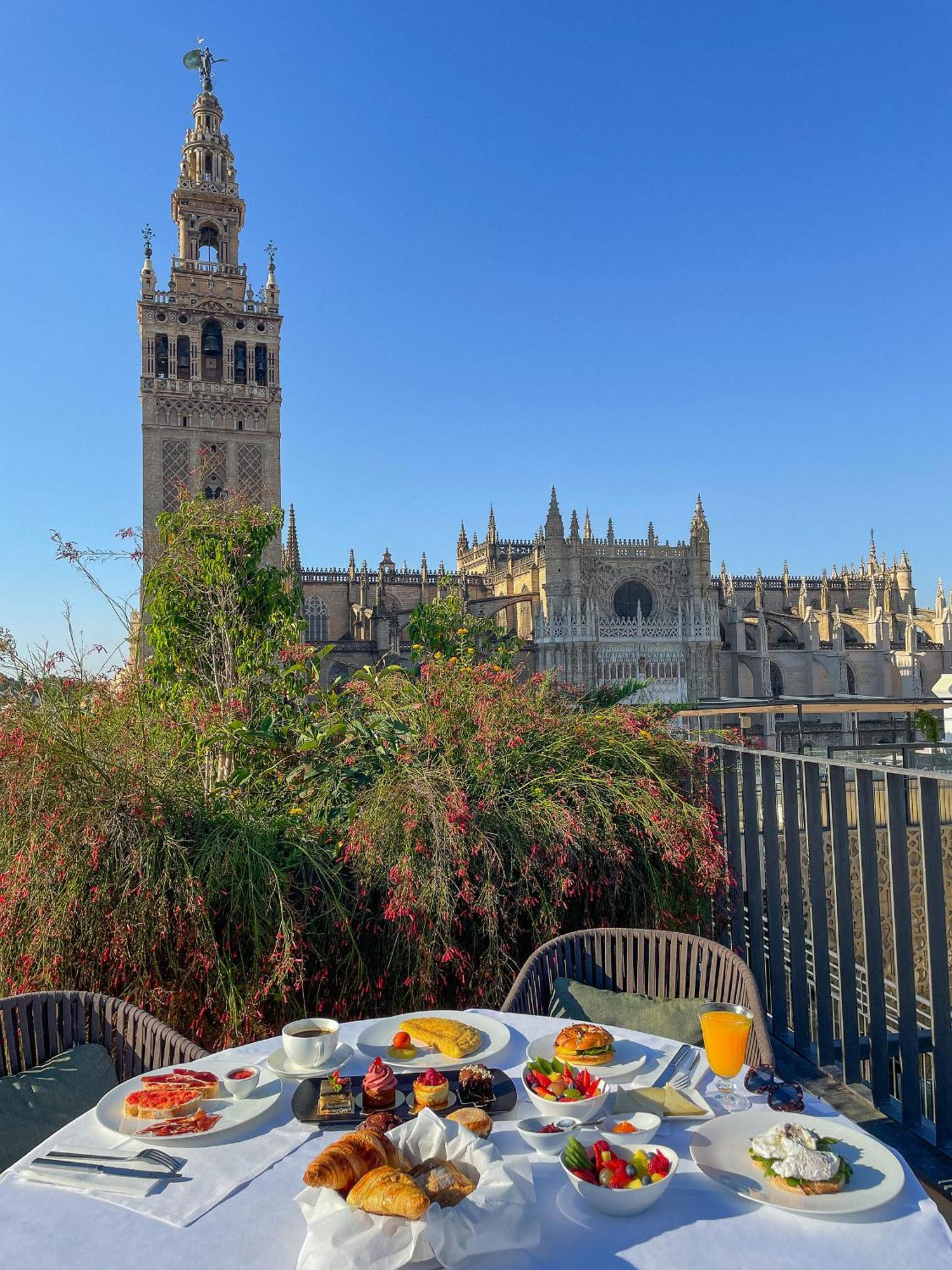 Eme Catedral Mercer Hotel Sevilla Bagian luar foto The University of Seville
