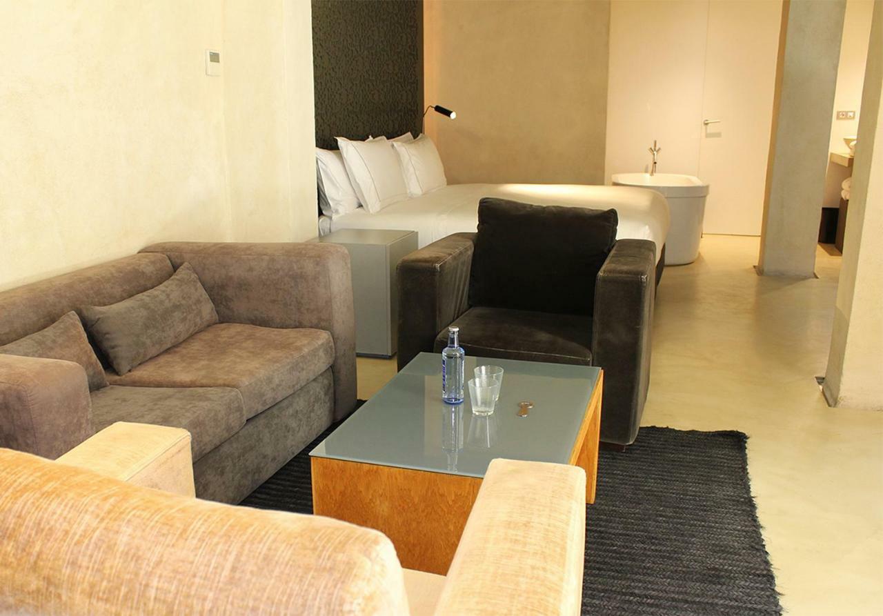 Eme Catedral Mercer Hotel Sevilla Bagian luar foto A suite at the hotel
