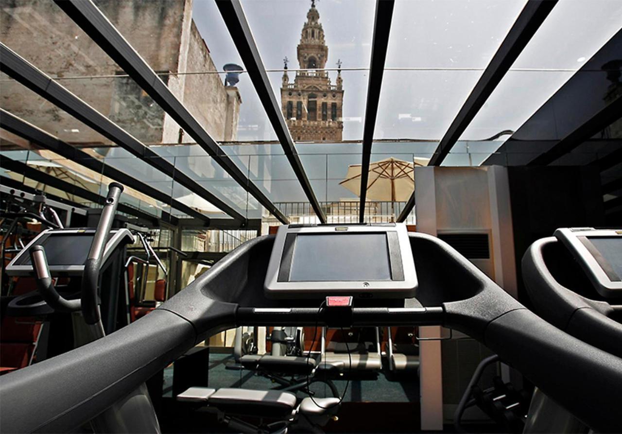Eme Catedral Mercer Hotel Sevilla Bagian luar foto The gym at the hotel