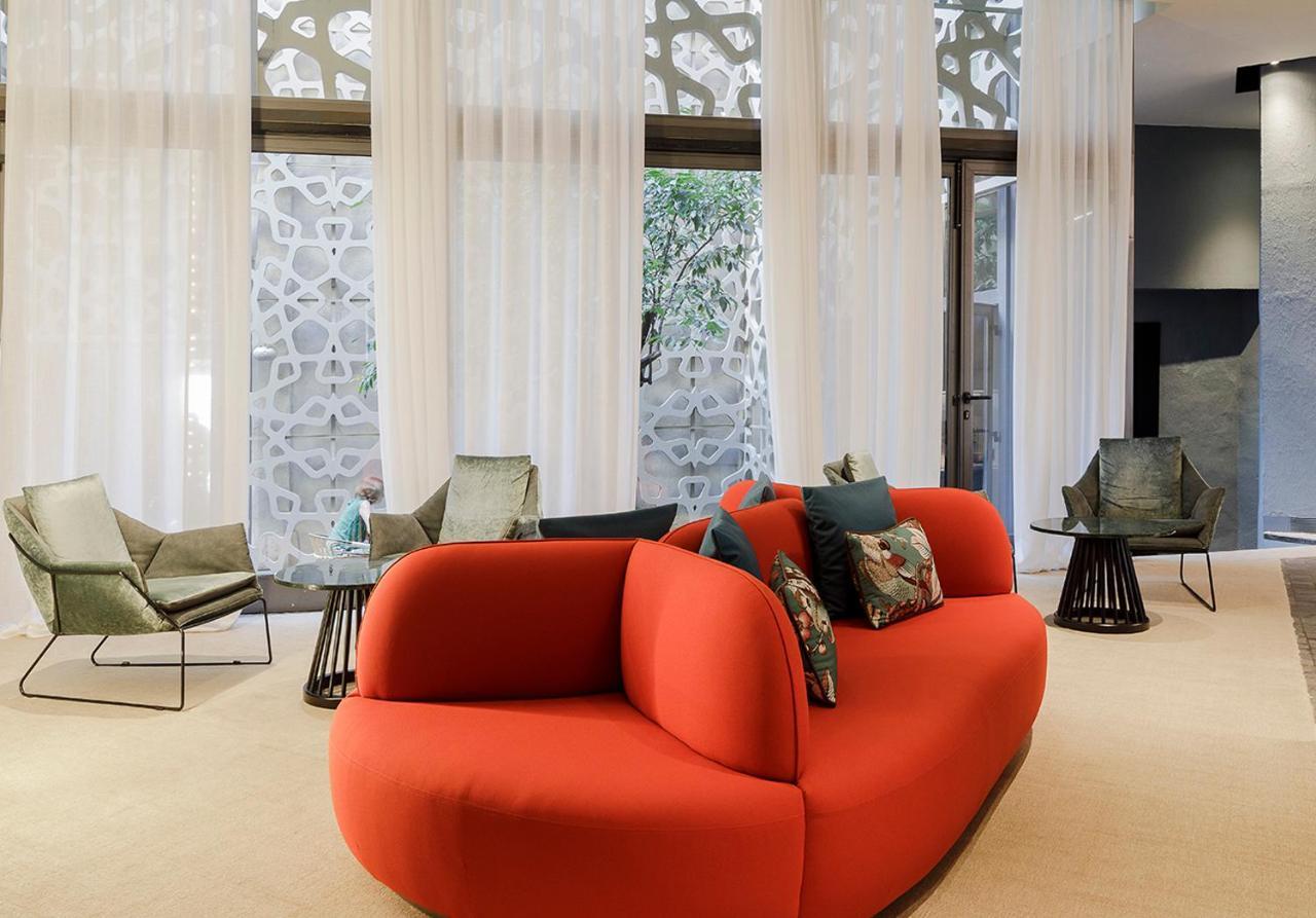 Eme Catedral Mercer Hotel Sevilla Bagian luar foto The interior of the hotel