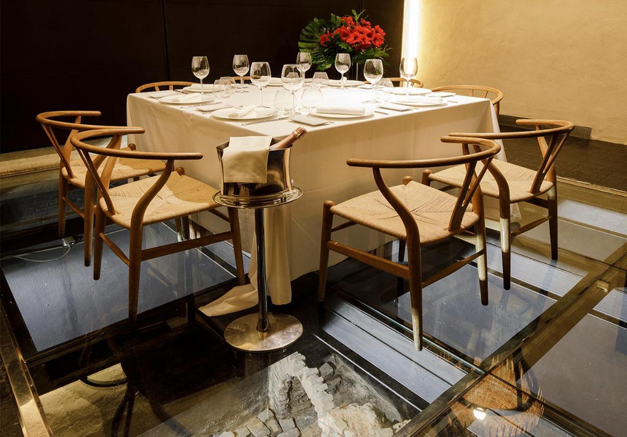 Eme Catedral Mercer Hotel Sevilla Bagian luar foto Ch24 chairs at the Mandarin Oriental, Hong Kong