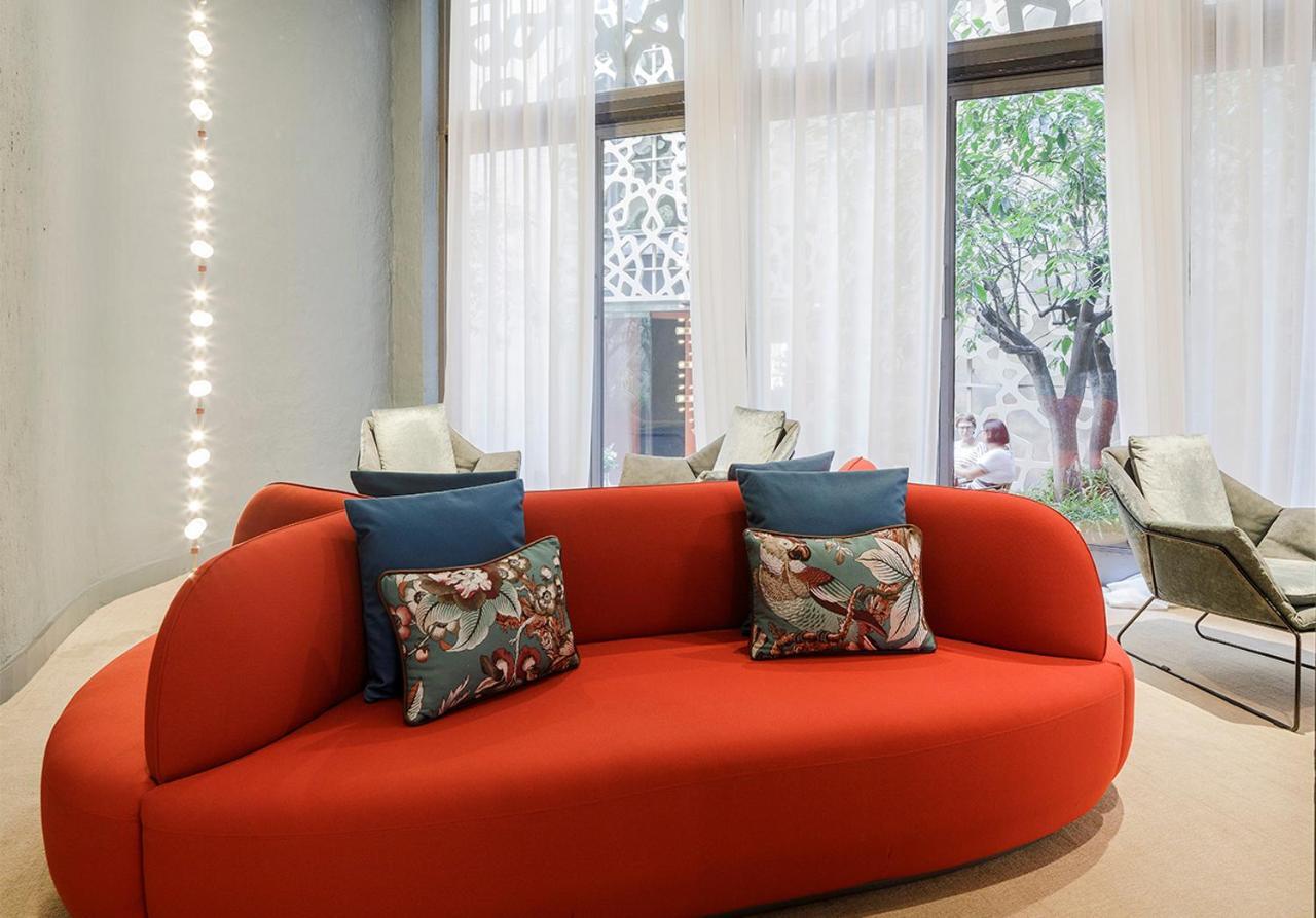 Eme Catedral Mercer Hotel Sevilla Bagian luar foto The interior of the hotel